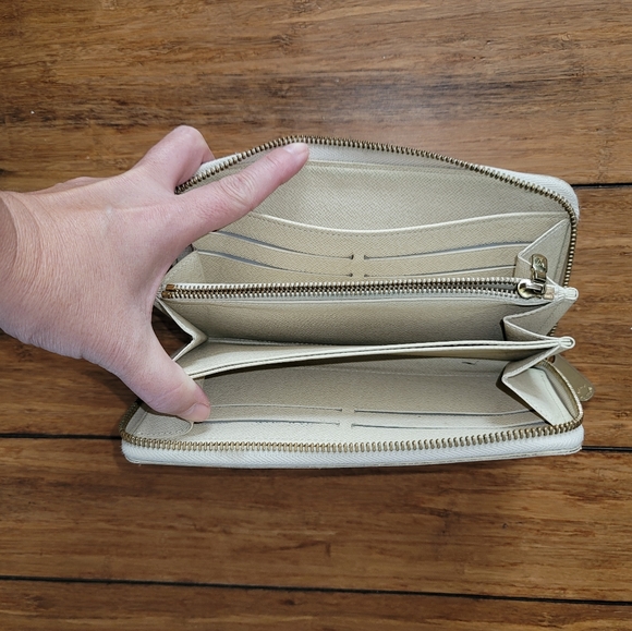 Louis Vuitton Damier Azur Zippy Wallet - Picture 10 of 15